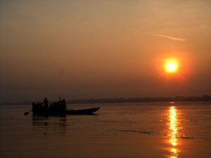 Quin espectacle més meravellós veure sortir el sol damunt del Ganges!
