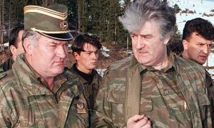 Ratko Mladic, general del ejército de la República Sparska, y Radovan Karadzic, su presidente, responsables de la matanza y pendientes actualmente del juicio del Tribunal de La Haya